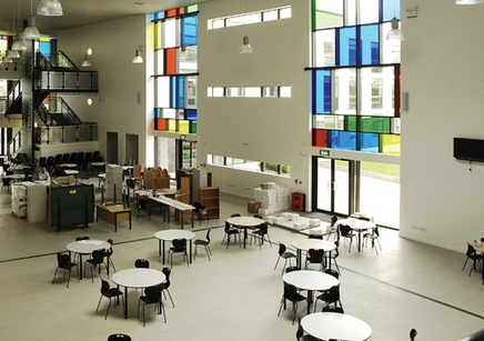 A huge daylit dining and social atrium forms the heart of the school 